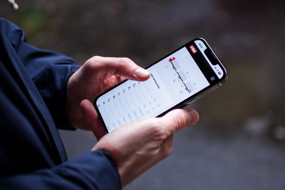 person använder VBG beräkningsmodul på mobilen